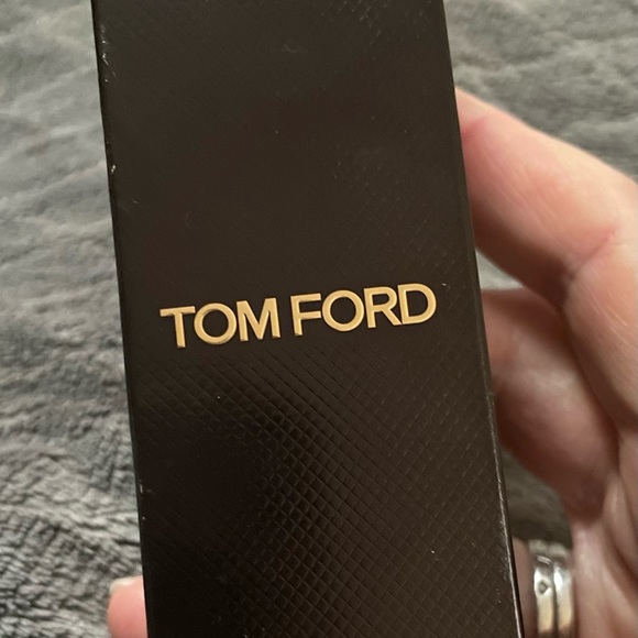 SOLD—TOM FORD Shade & Illuminate Linen 2.5 Foundation - Picture 5 of 6